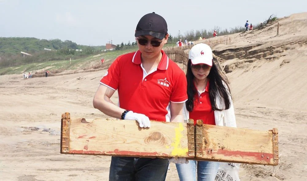 生麗國際淨灘愛地球 130人齊心響應